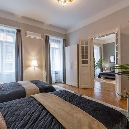 Spacious & Cozy Downtown Apartment With Balcony Budapest Eksteriør billede