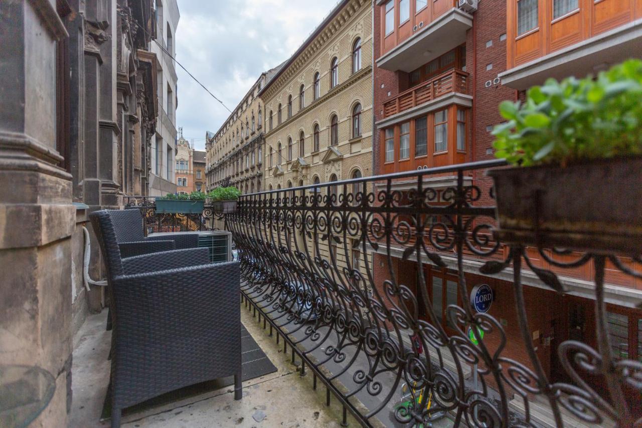 Spacious & Cozy Downtown Apartment With Balcony Budapest Eksteriør billede