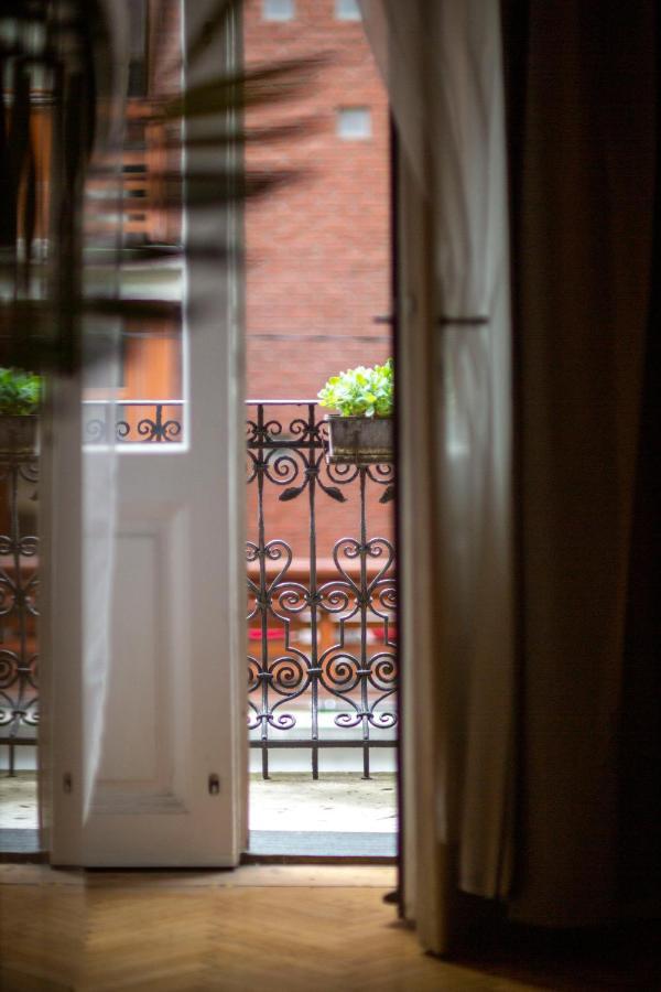 Spacious & Cozy Downtown Apartment With Balcony Budapest Eksteriør billede