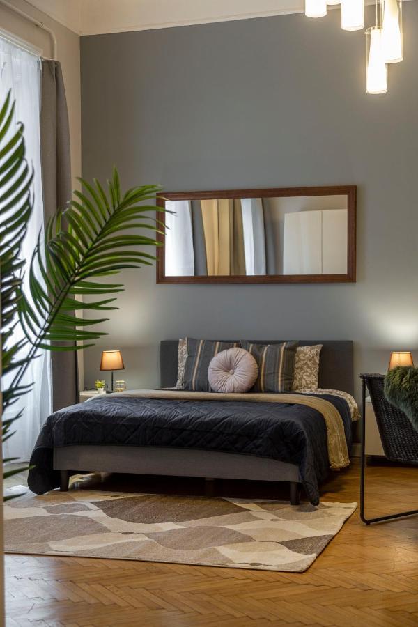 Spacious & Cozy Downtown Apartment With Balcony Budapest Eksteriør billede