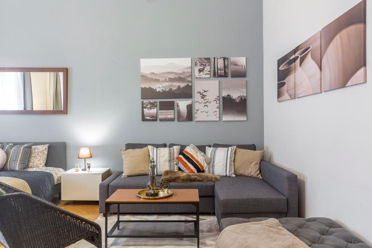 Spacious & Cozy Downtown Apartment With Balcony Budapest Eksteriør billede