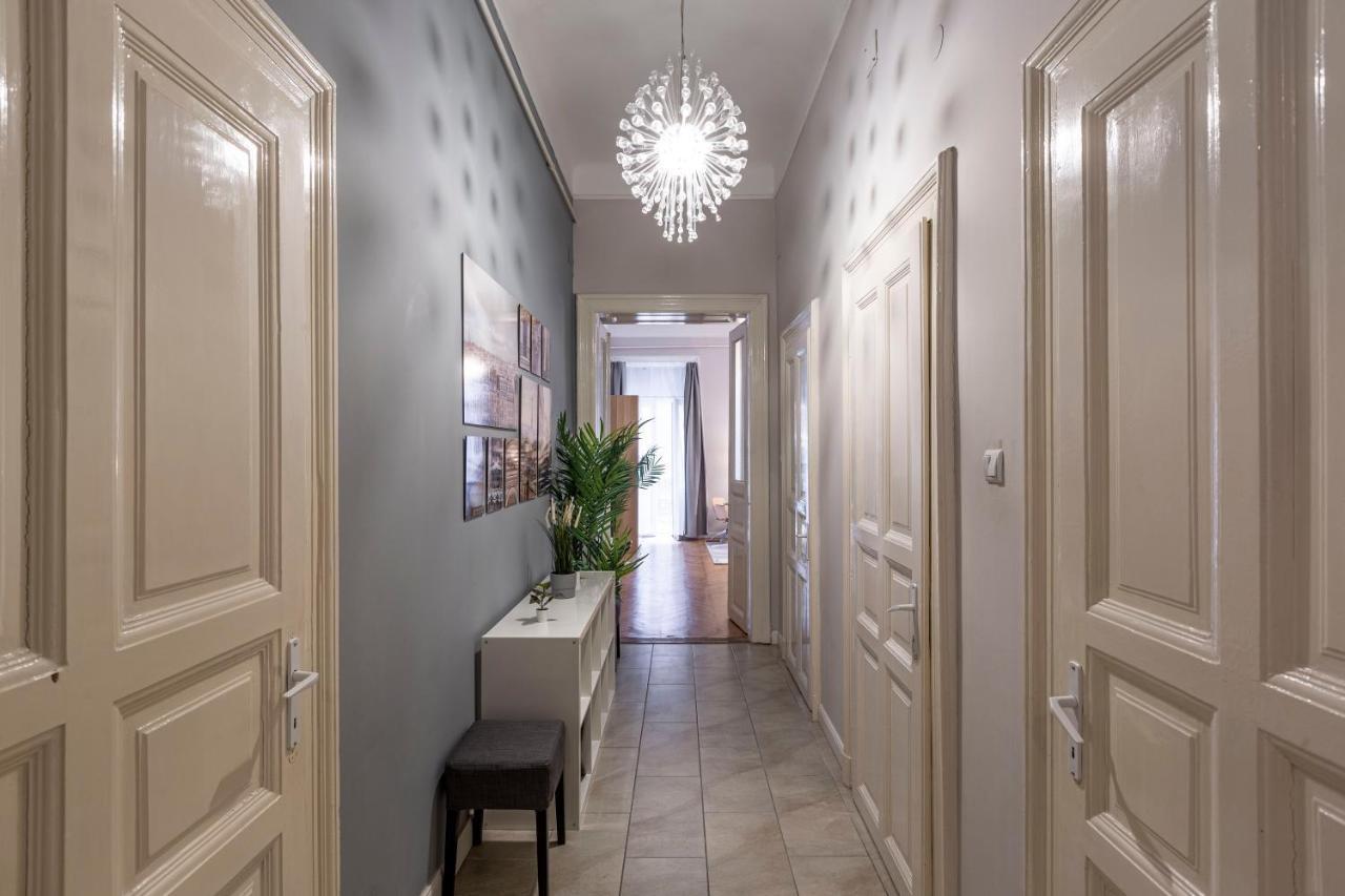 Spacious & Cozy Downtown Apartment With Balcony Budapest Eksteriør billede