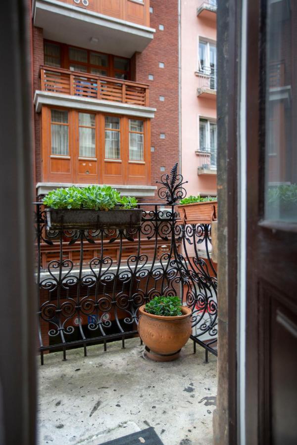 Spacious & Cozy Downtown Apartment With Balcony Budapest Eksteriør billede