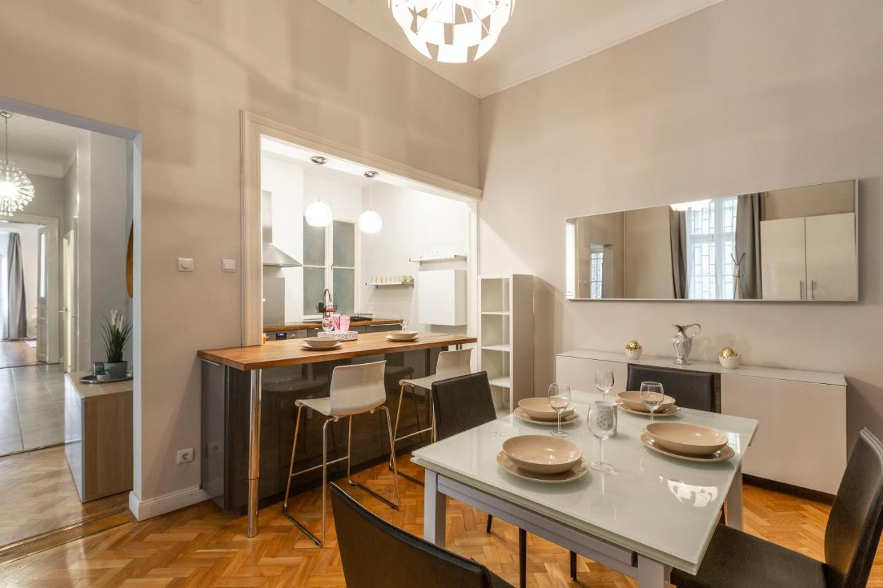 Spacious & Cozy Downtown Apartment With Balcony Budapest Eksteriør billede