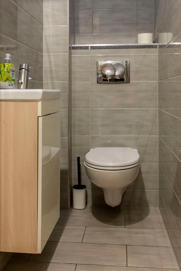 Spacious & Cozy Downtown Apartment With Balcony Budapest Eksteriør billede