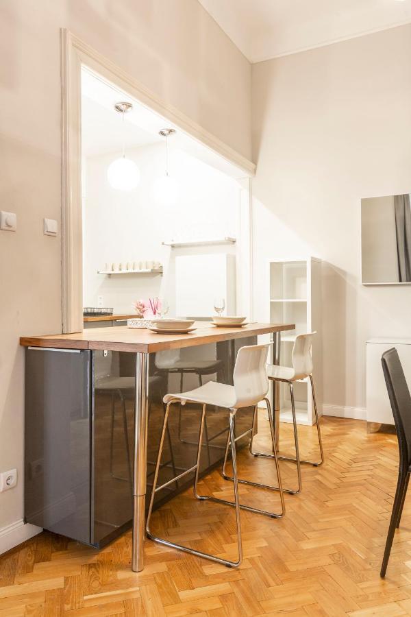 Spacious & Cozy Downtown Apartment With Balcony Budapest Eksteriør billede