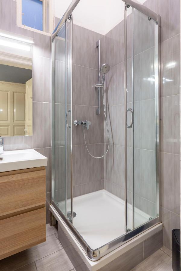 Spacious & Cozy Downtown Apartment With Balcony Budapest Eksteriør billede