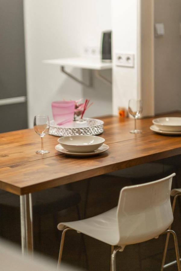 Spacious & Cozy Downtown Apartment With Balcony Budapest Eksteriør billede