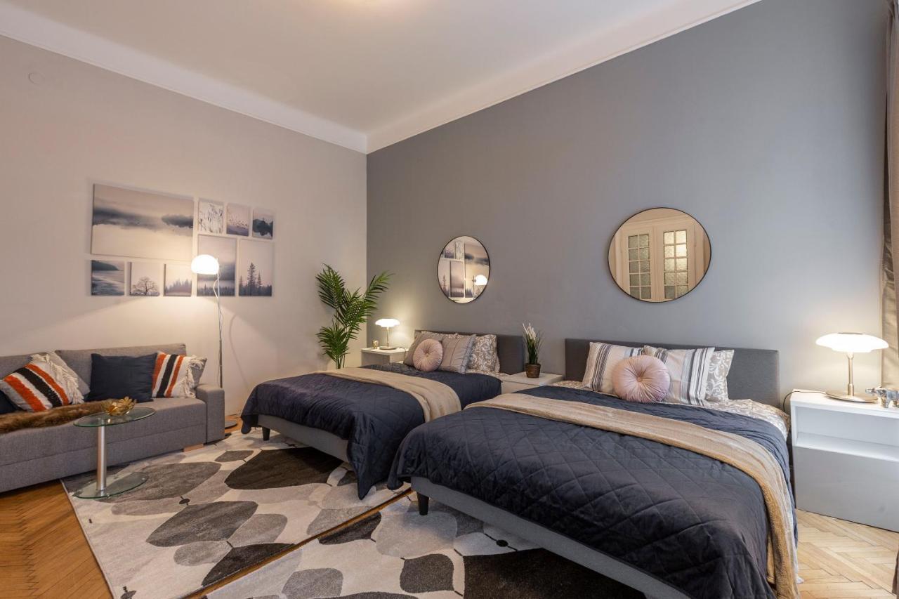 Spacious & Cozy Downtown Apartment With Balcony Budapest Eksteriør billede
