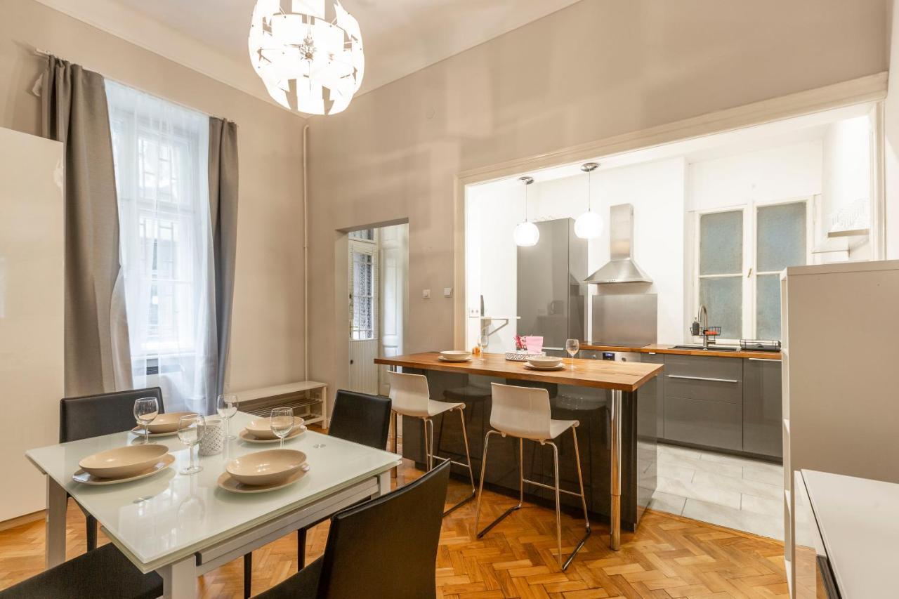 Spacious & Cozy Downtown Apartment With Balcony Budapest Eksteriør billede